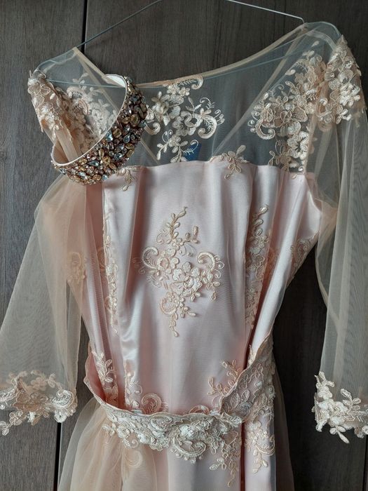 Vând rochita deosebita, pentru ocazii sau stare civila