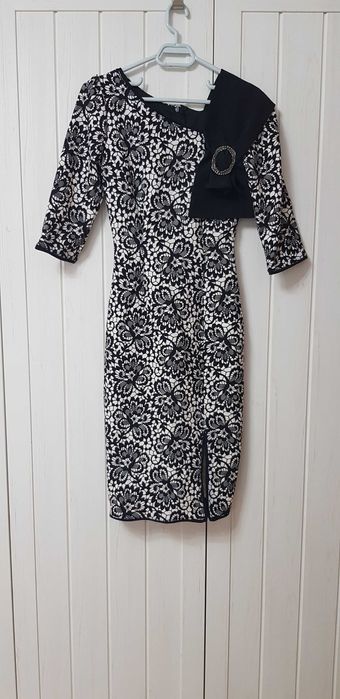 Rochie Fofy neagră cu imprimeu dantelat