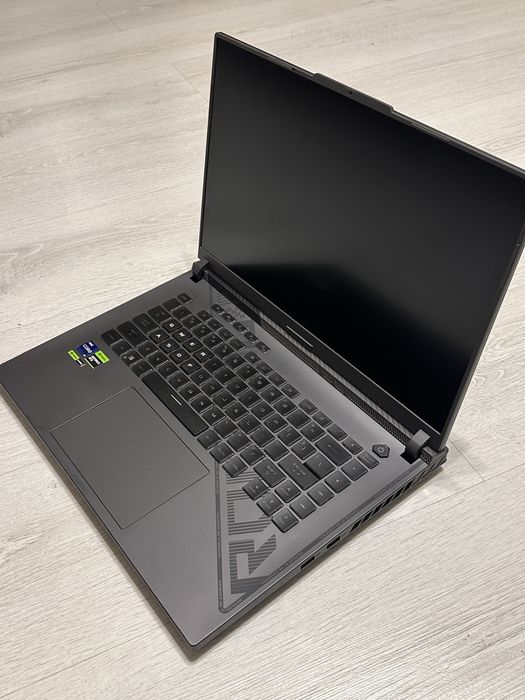 Asus Rog Strix G16 (intel i9 / RTX 4050)