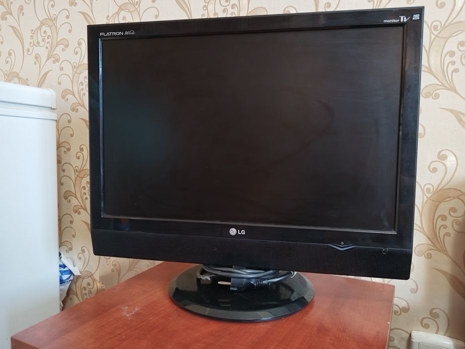Монитор-телевизор 20" LG Flatron M208WA-BZ