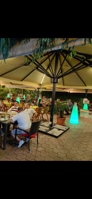 Masa cocktail  exterioară sau interor cu lumini ambientale