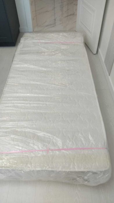 Кровать деревянная