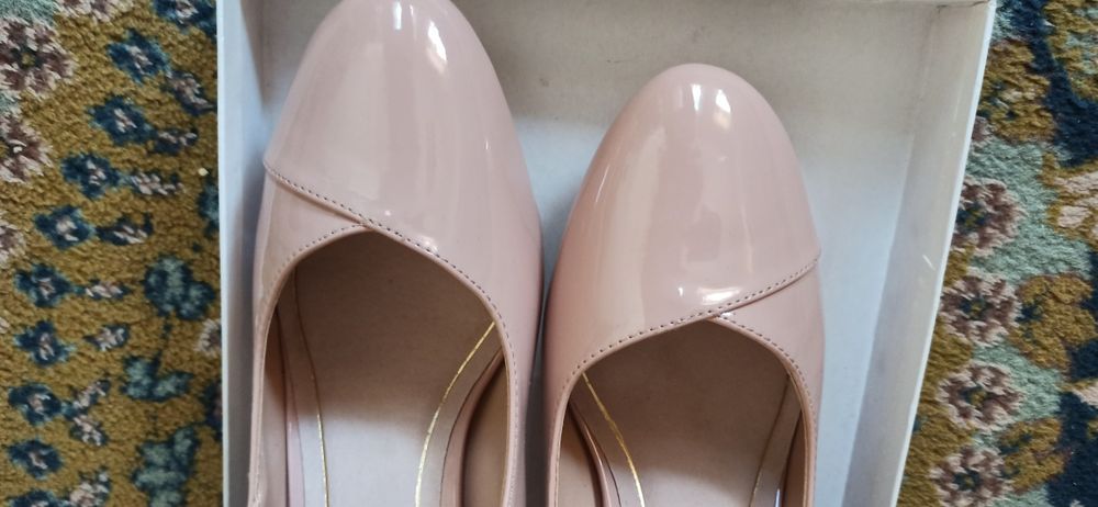 Продам туфли новые