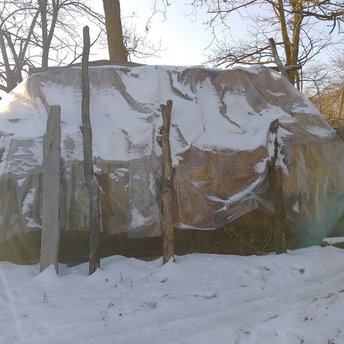 Vând Baloți Lucernă Mici și Mari și 2 Stoguri de Lucernă