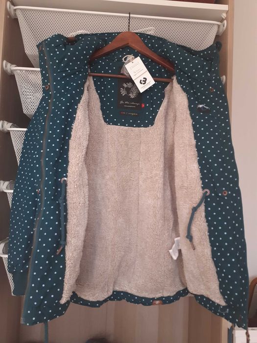 Дамско зимно яке Ragwear в тъмно-зелен цвят на точки, ново.