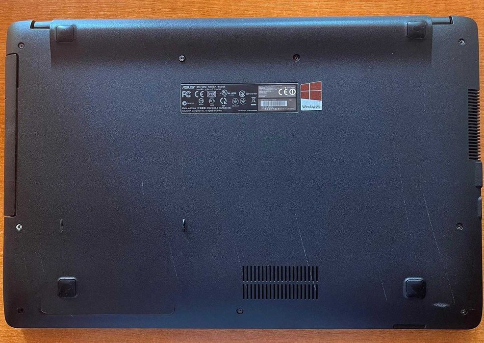 Vând Laptop ASUS F551C - pornește, nu afișează pe ecran, ideal pentru pentru piese/reparație