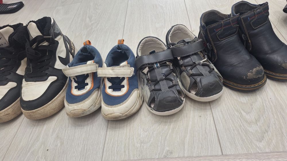 Отдам детскую обувь