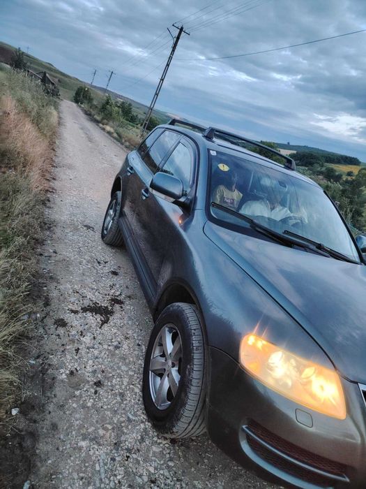 Vând Volkswagen Touareg