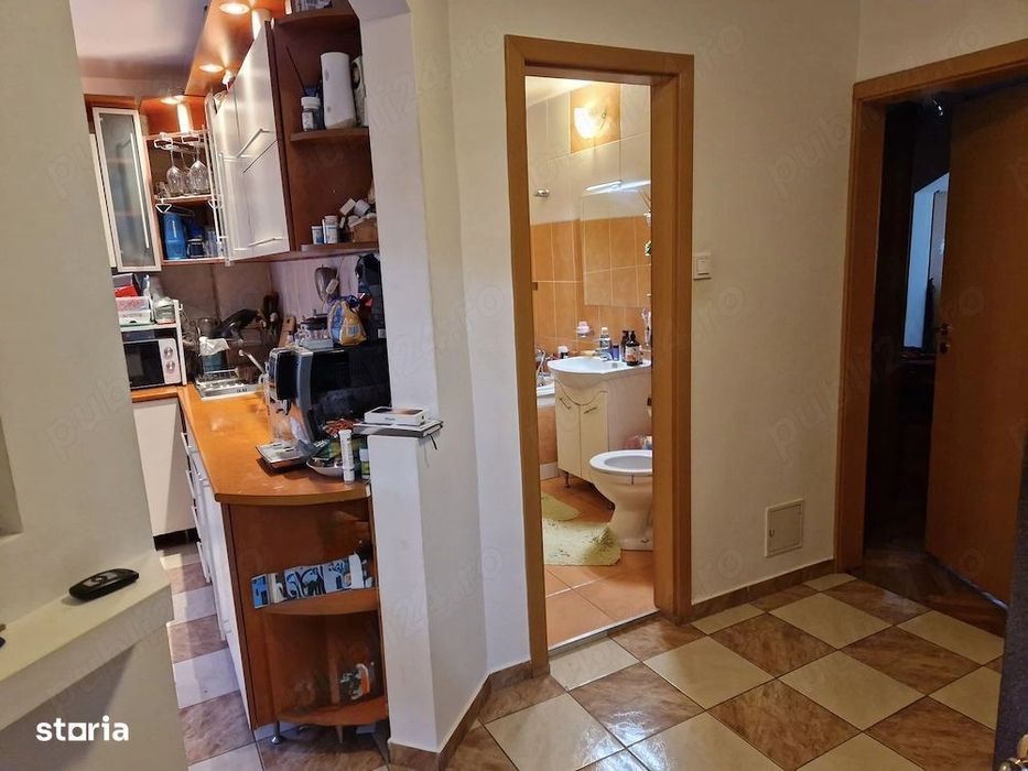 Apartament 3 camere - semidecomandat - zona Soarelui