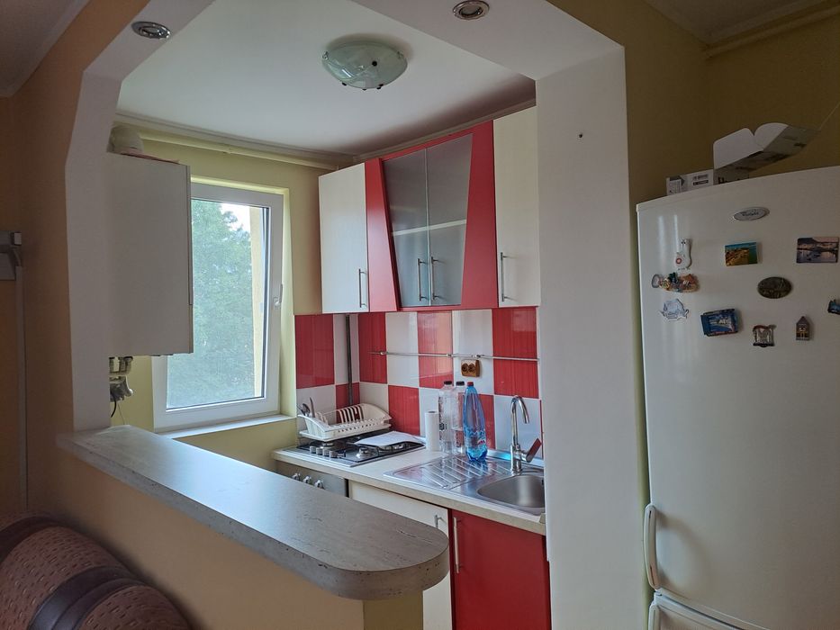 Închiriez apartament cu 2 camere pe str.Sf.Vineri