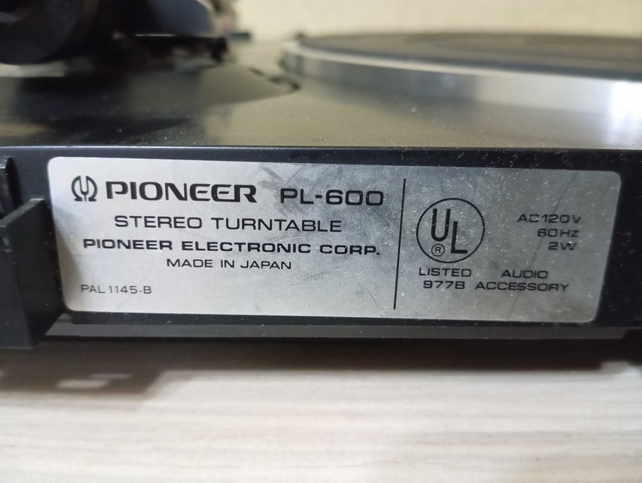 Продам проигрыватель винил дисков PIONEER.