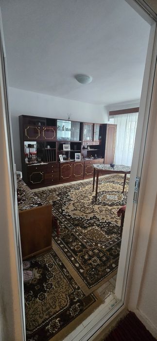 Vând apartament cu 2 camere, decomandat