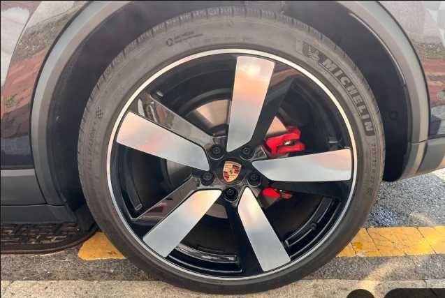 Porsche Macan EV