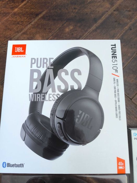 Часовник G-Shock, смарт гривна Xiaomi, слушалки JBL