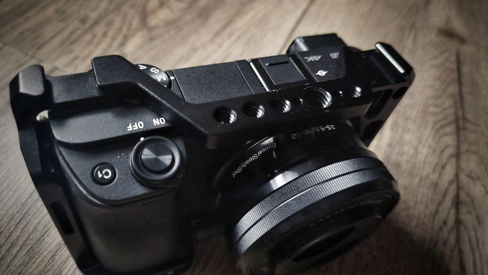 Sony A6400 + obiectiv 16–50 mm 1500 cadre