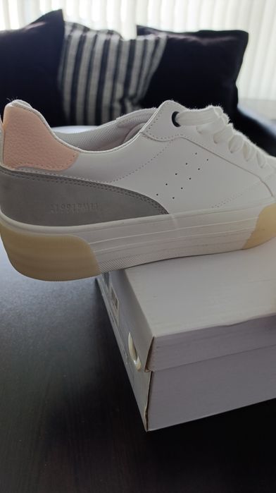 Сникърси Bershka 40 номер