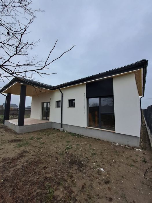 Casa moderna de vanzare