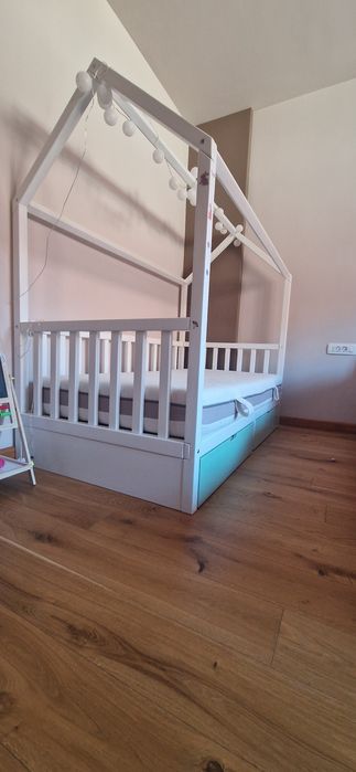 Pat pentru copii din lemn tip casuta