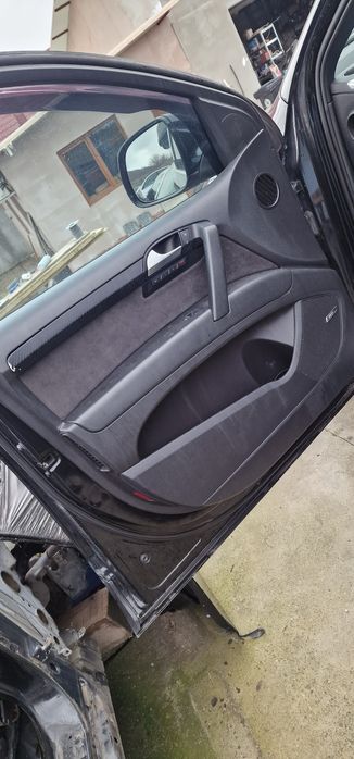 Fete usi audi Q7 cu perdelute  Lumini ambientale și Bose