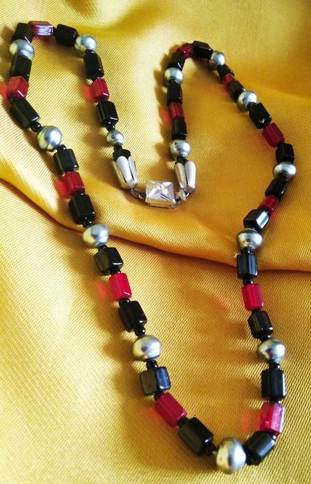 Продам  чешские бусы и ожерелье