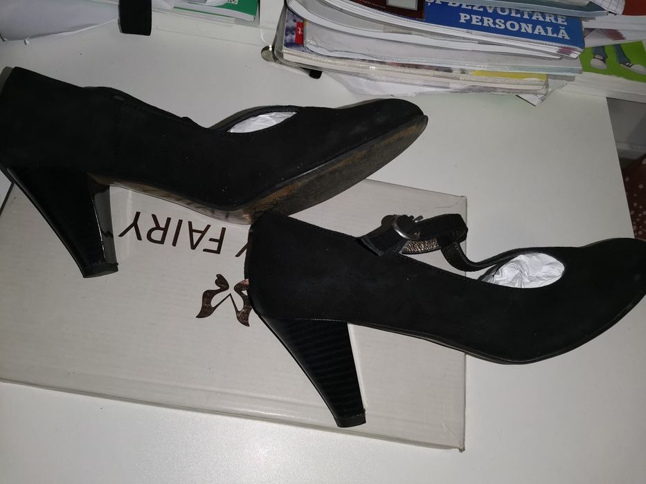 Pantofi din piele intoarsa mar. 36