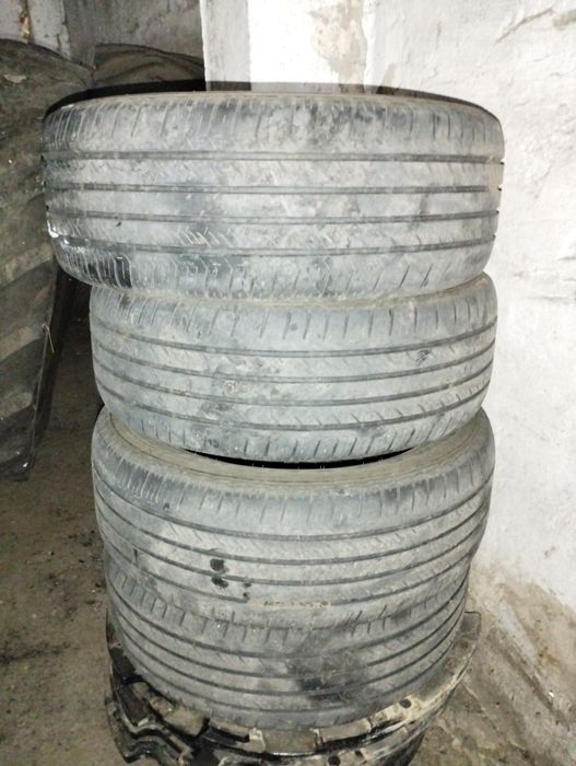 Продам летнию резину на 19