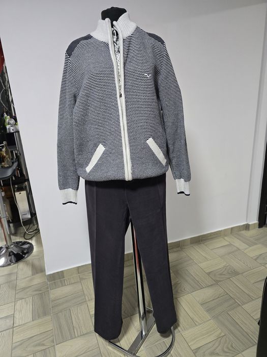 Pantaloni raiat, model ce poate fi purtat atât la tinute casual/office