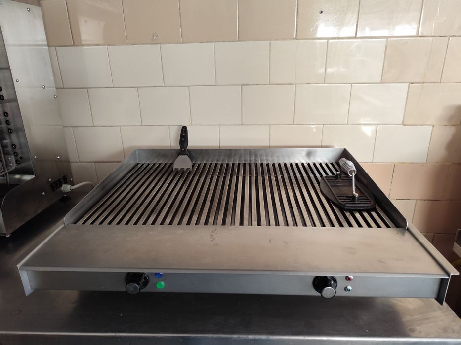 Grill  electric profesional burgeri , steak-uri   380 v