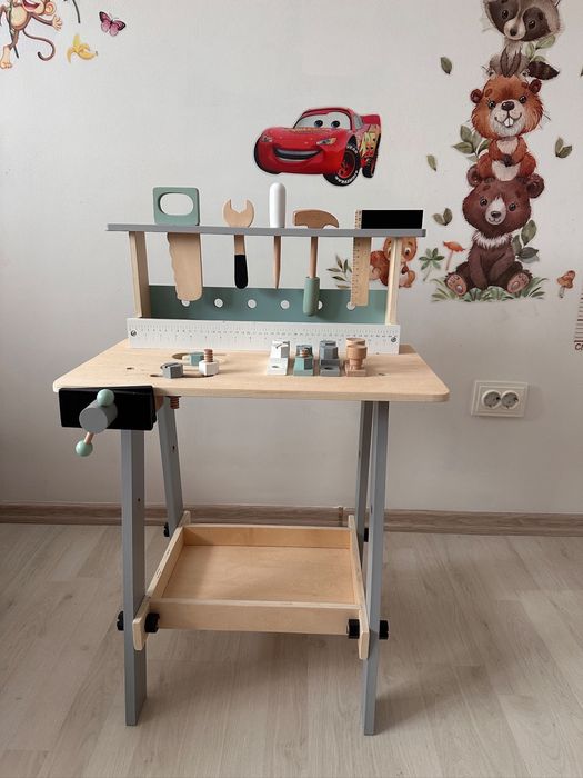 Banc de lucru din lemn vopsit ecologic