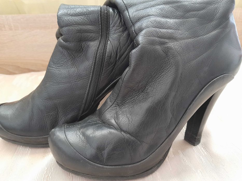 Ботуши 36рр., но уголемени. - 15лв.