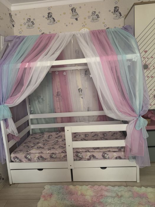 Продам кроватку в хорошем состояние .