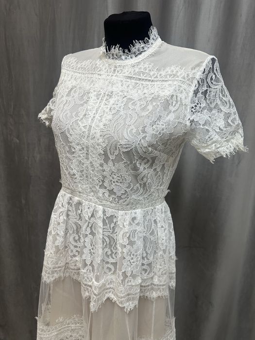 Разгрузка платьев