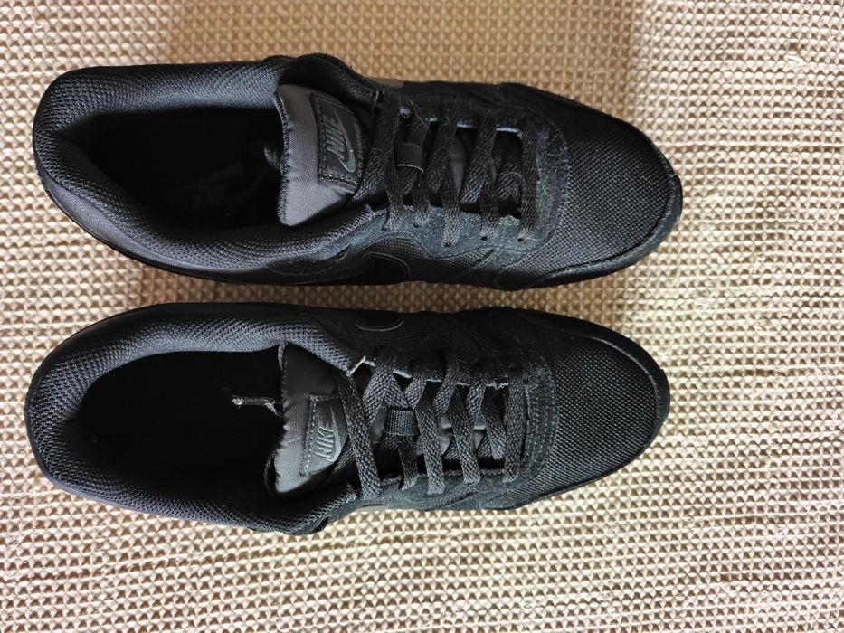 Нови, оригинални Nike MD Runner 2 / EUR 43-27.5 см.