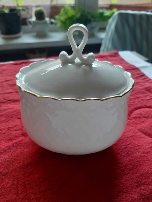 Старинен порцелан, кристал, чаши, кана