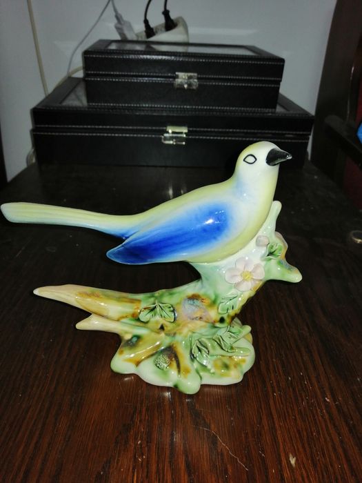 Trei piese din portelan