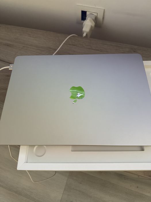 Macbook 15’ M3 2024