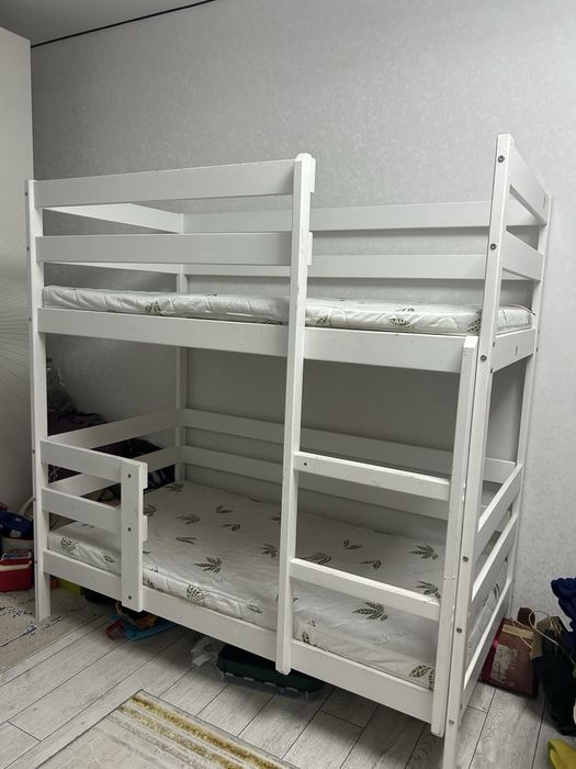 Двухъярусная кровать