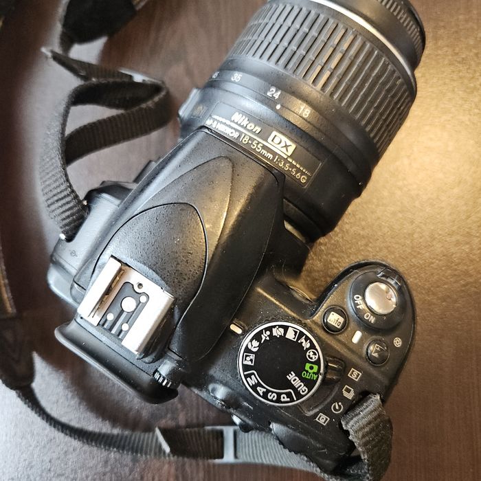 Nikon D3100 с обектив Nikon AF-S 18-55mm 1:3.5-5.6G VR