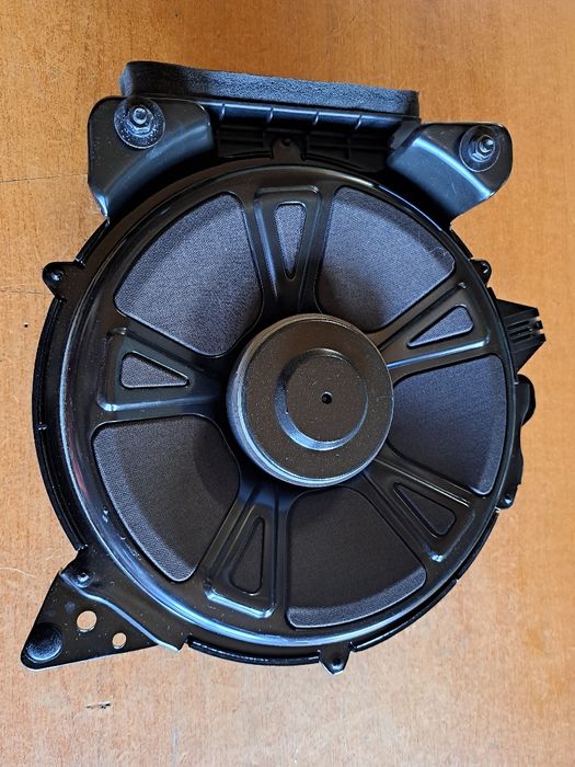 Subwoofer Volvo Xc90 xc60 V70 S60 2018+