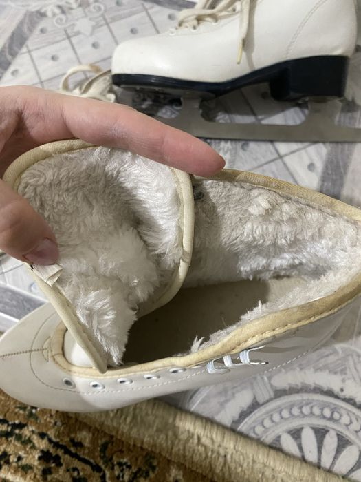 Коньки фигурные женские