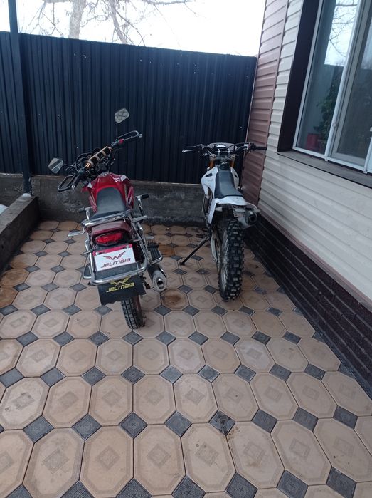 Мотоциклы  06 и желмая с8