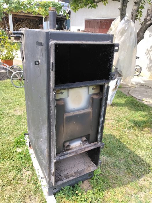 Vând centrală defectă Orlan, poate interesează pe cineva pt încălzit  solarii pe timpul iernii. i