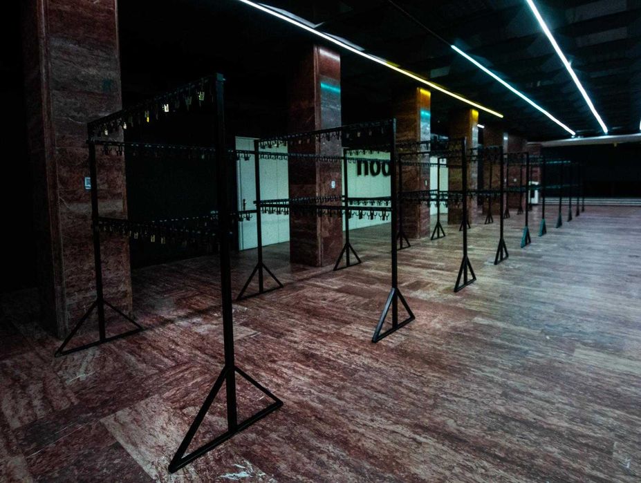 logistica mobilier eveniment canapele mese garderoba de inchiriat