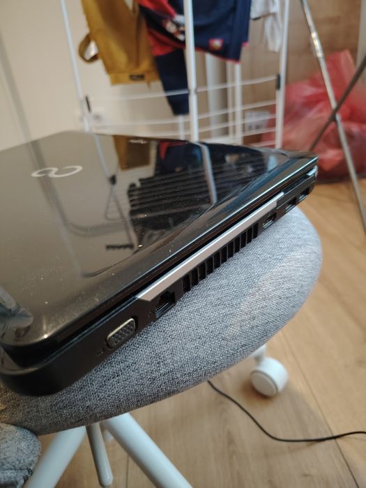 Laptop Fujitsu LifeBook – ideal pentru utilizare de bază