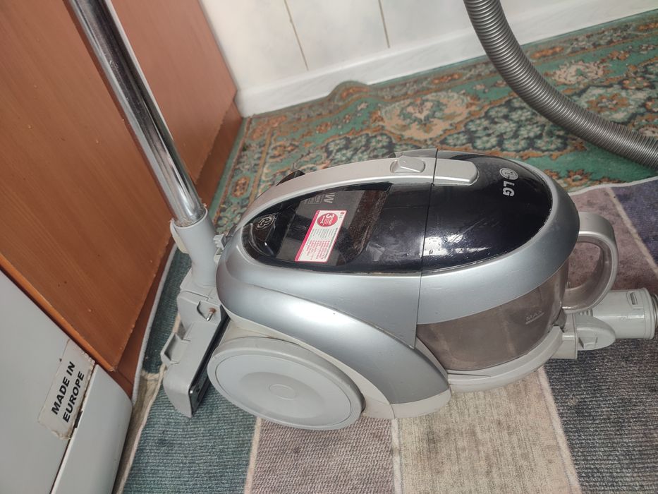 Пылесос LG 180 V