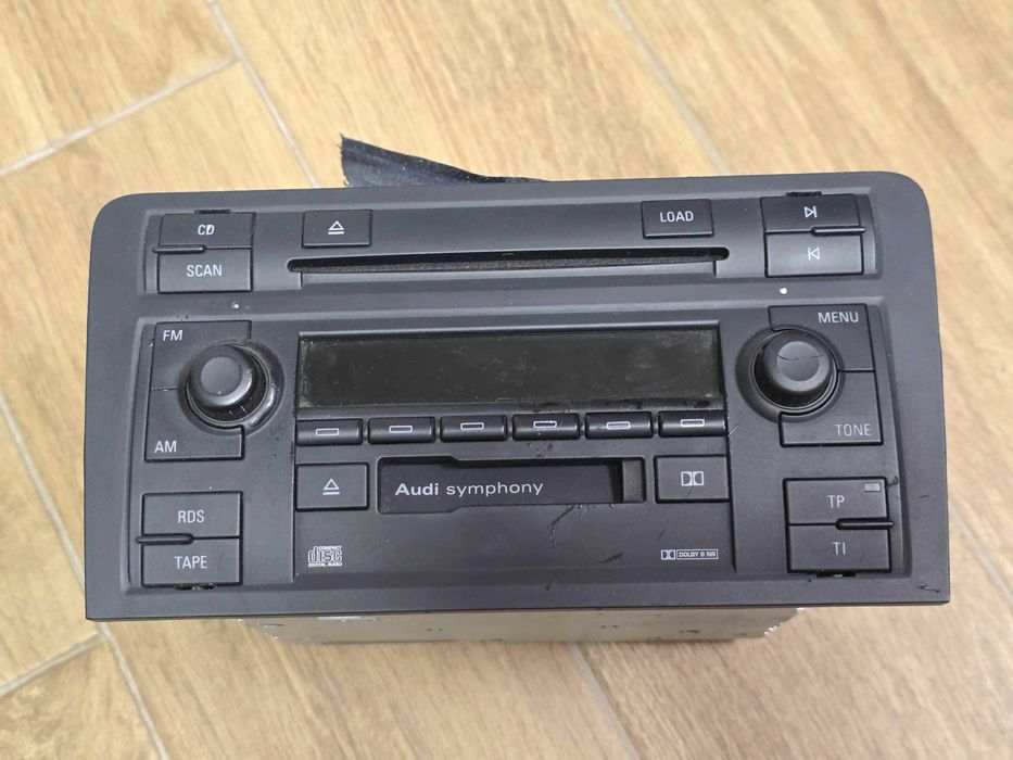 Audi Symphony II - свалено радио от Audi A3 8P 2006