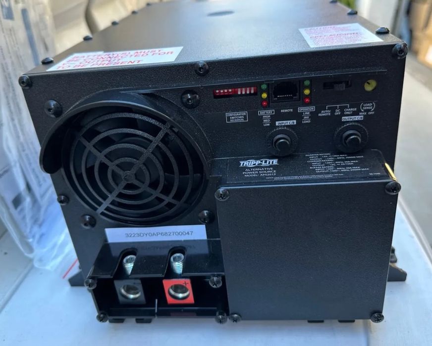 Инвертор Tripp Lite 3600w