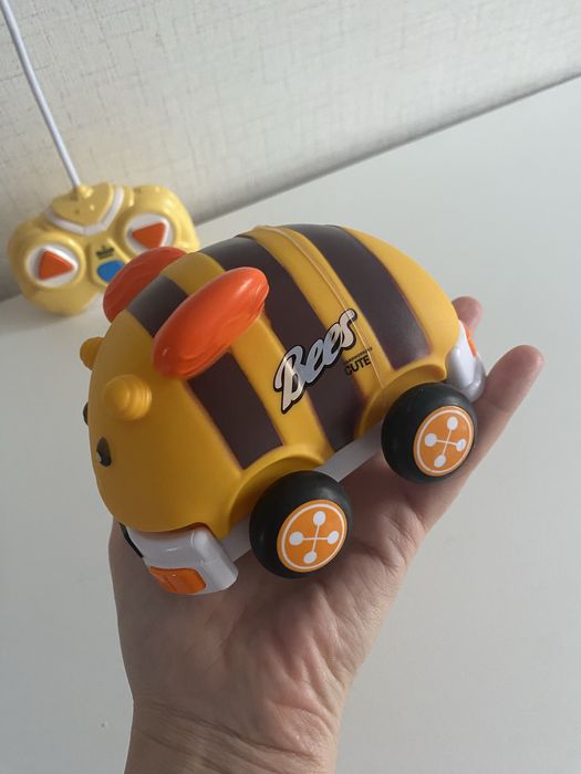 Радиоуправляема кола Пчеличка, с дистанционно