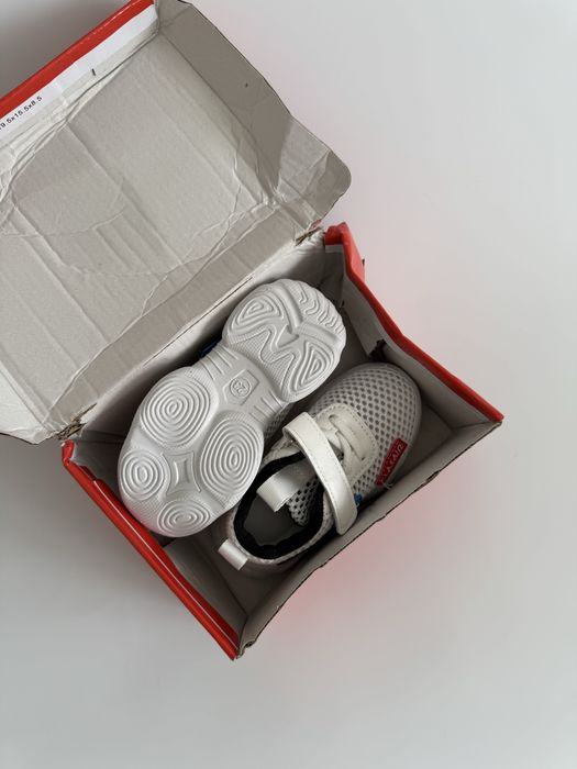 Кроссовки для ребенка