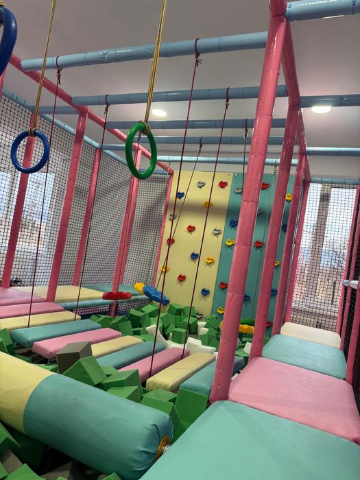 Cursa cu obstacole Spatiu de joaca labirint